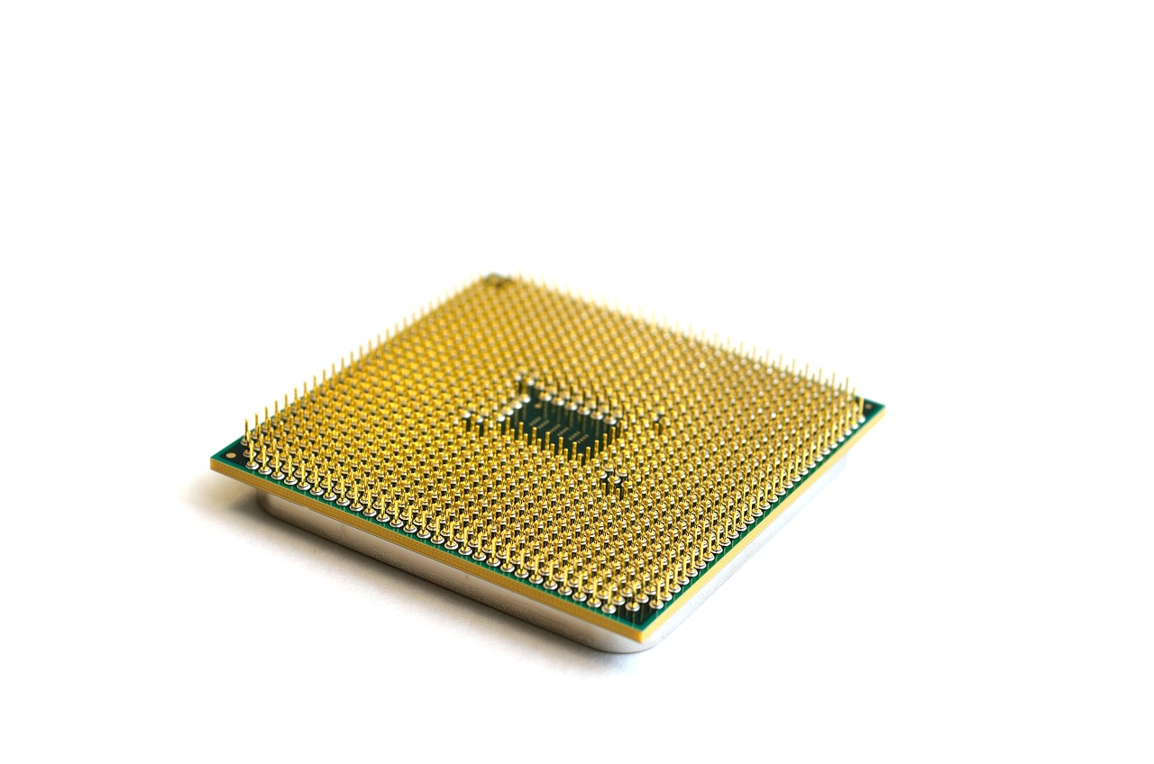 AMD 로고와 함께 최신 그래픽 카드의 성능을 보여주는 이미지
