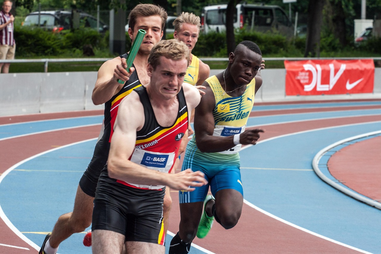 오타니 쇼헤이와 함께하는 메이저리그 월드시리즈의 대서사시 월드시리즈 경기에서 선수들이 홈런을 치기 위해 배트Swing하는 순간