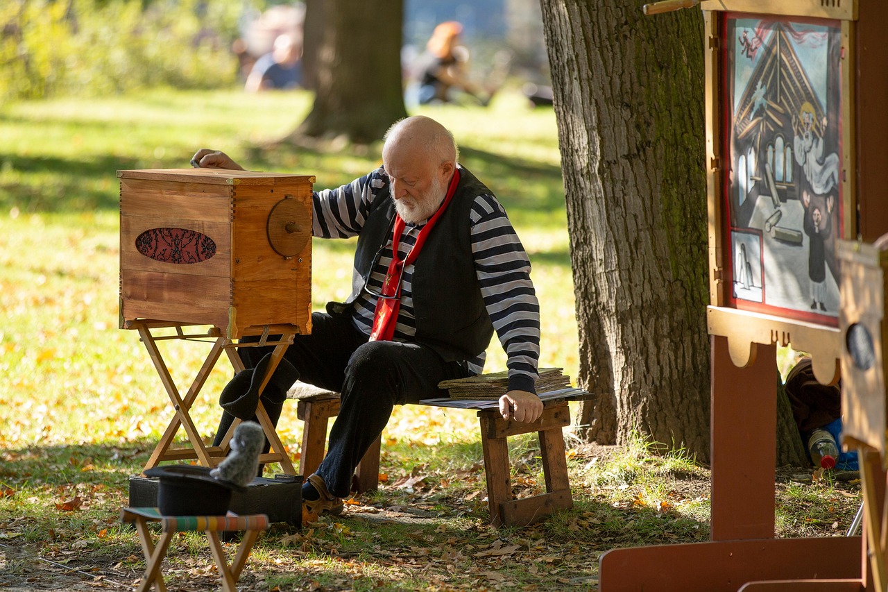 티켓베이: 상위 1% 이용자가 지배하는 티켓 재판매 시장의 비밀 티켓베이에서 다양한 공연 및 이벤트 티켓을 구매하는 모습