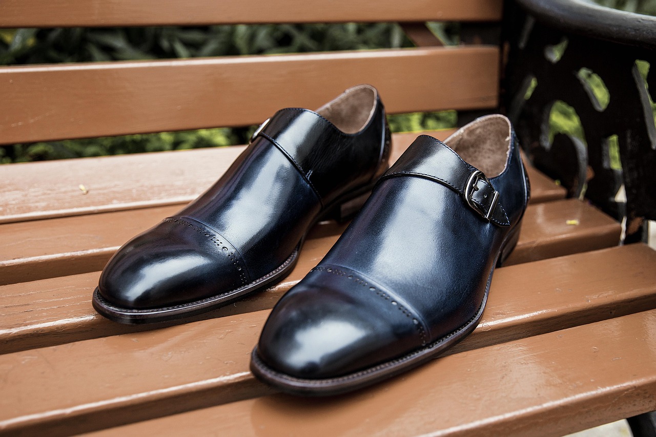 울버햄튼, 첼시를 상대로 49년 만에 달성한 더블의 의미와 황희찬의 활약 울브스 대 첼시 경기에서 선수들이 공을 다투는 긴장감 넘치는 순간