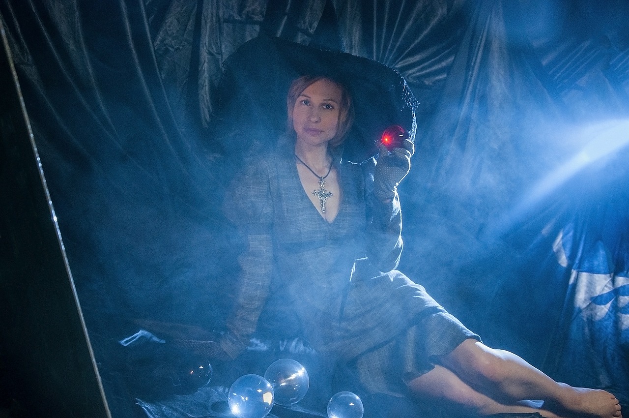 리버풀 vs 크리스탈 팰리스: EPL의 긴장감 넘치는 대결 리버풀과 크리스탈 팰리스의 치열한 경기 장면에서 선수들이 공을 다투는 모습