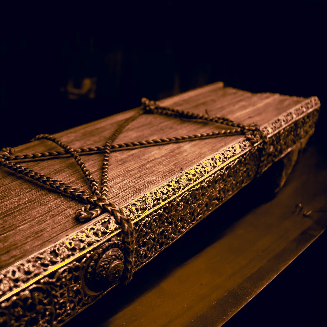 장경태 의원 성추행 혐의, 그 배경과 사회적 반응 장경태가 강의 중 청중과 소통하며 설명하는 모습