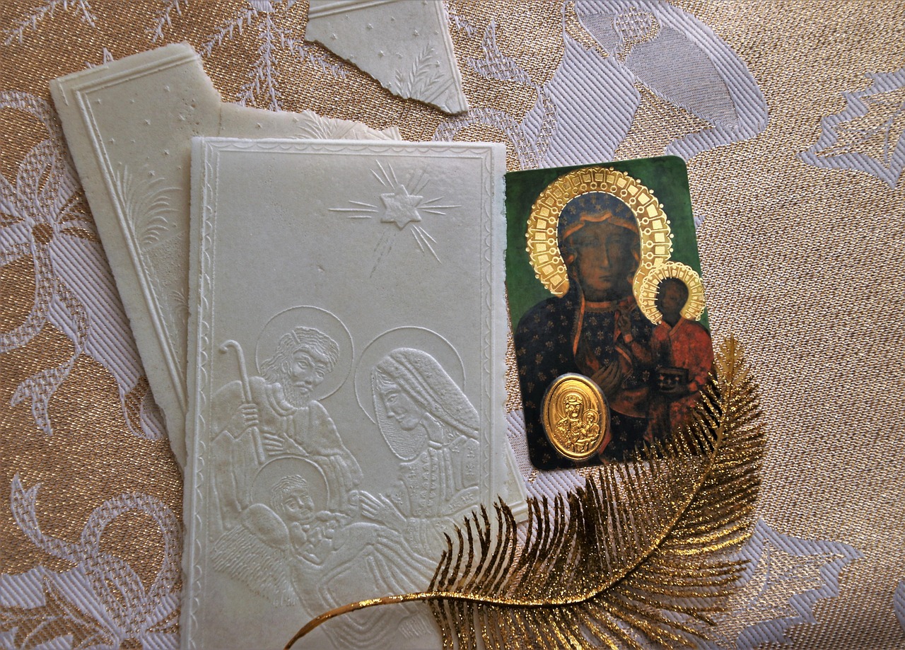 김하성이 경기에 출전해 홈런을 치는 모습, 관중들이 환호하는 장면.