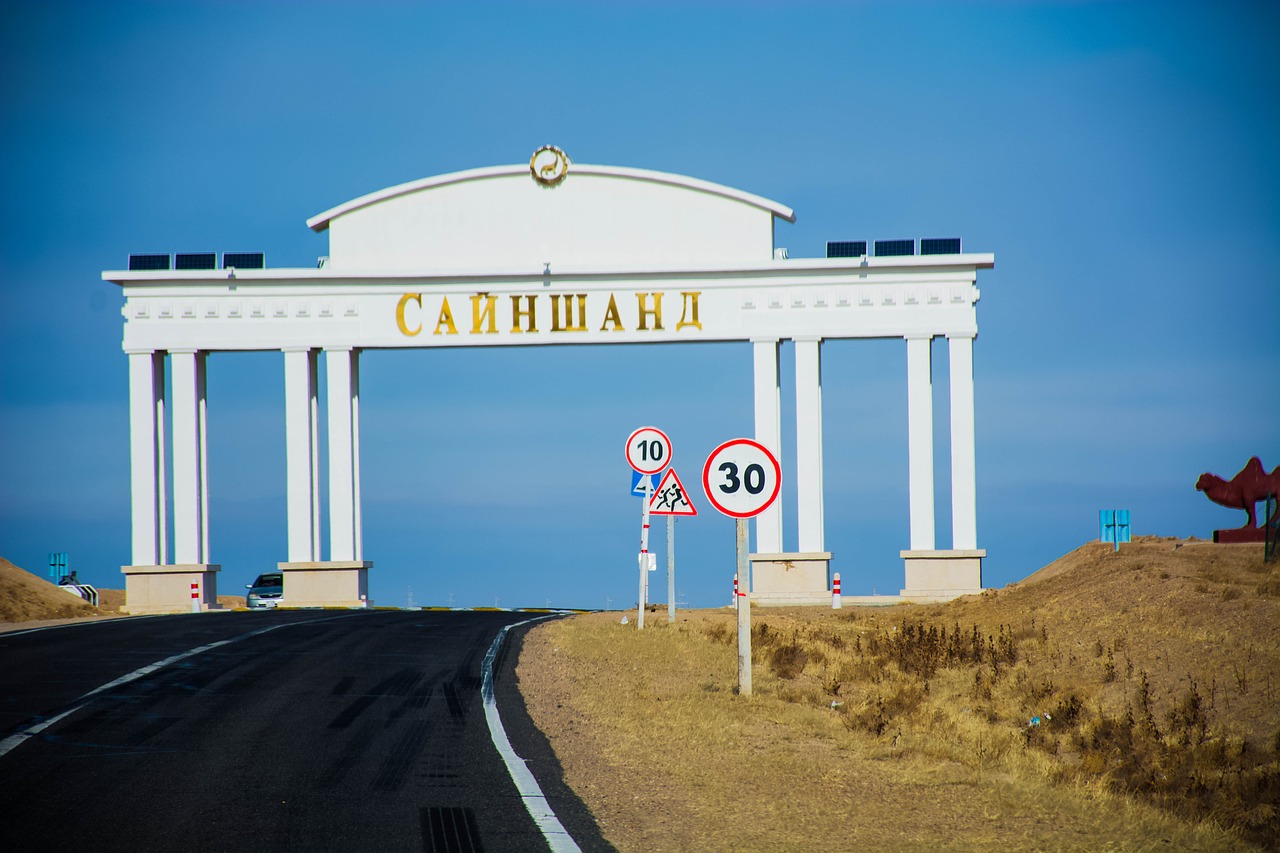Crystal Palace와 Man City의 경기가 펼쳐지는 축구 경기장 전경