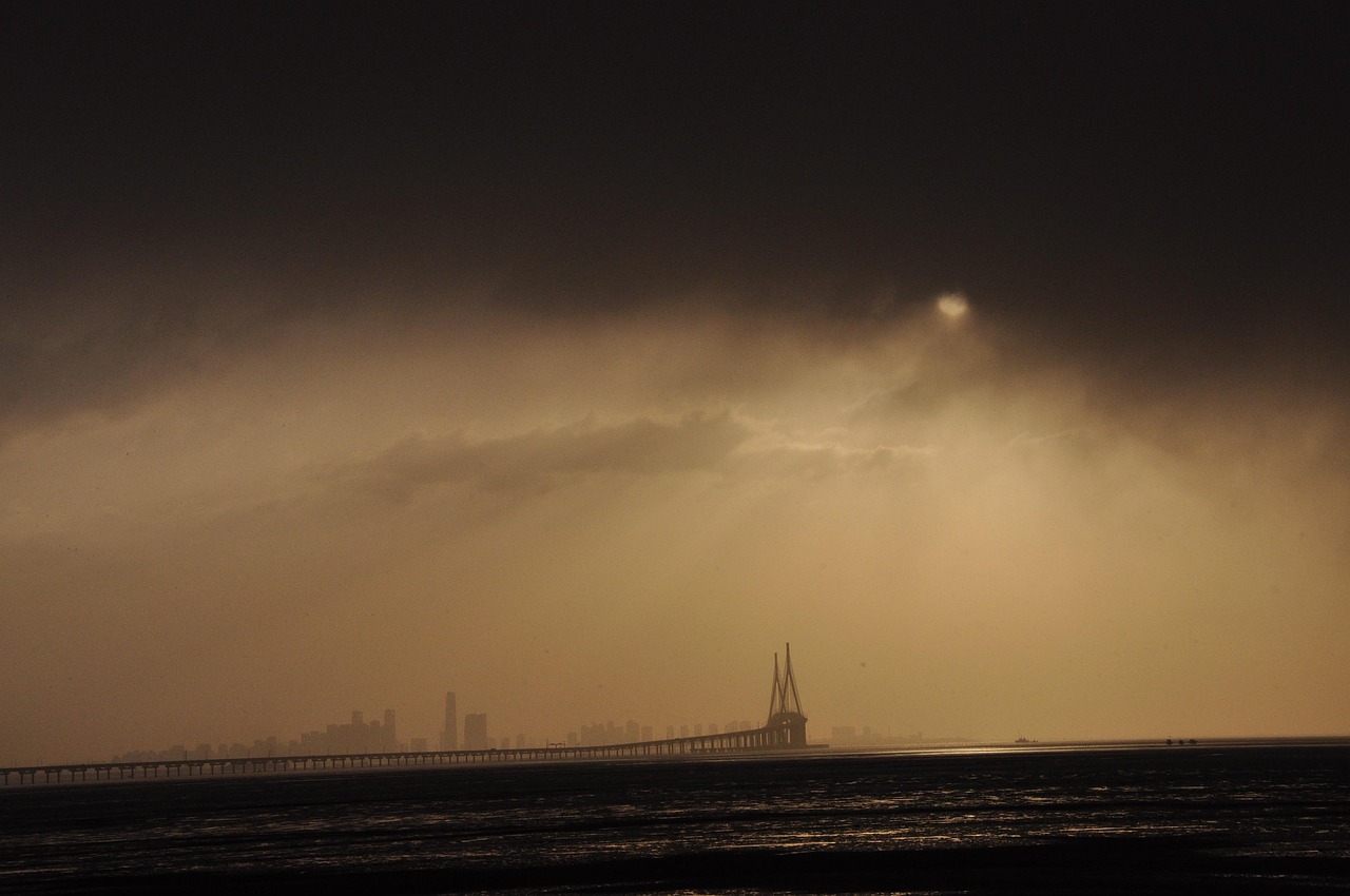 가천대 길병원과 장애 청년 고용사업장 가천누리의 의미 있는 11년 가천대 캠퍼스 전경과 학생들이 공부하는 모습이 담긴 이미지