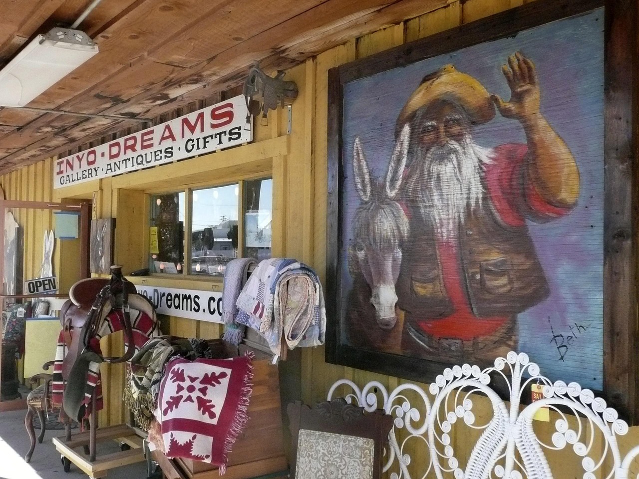 인요한 의원의 사퇴와 국민통합의 새로운 길 인요한의 다양한 활동을 담은 이미지로, 그의 사람들과의 소통 장면을 보여줌