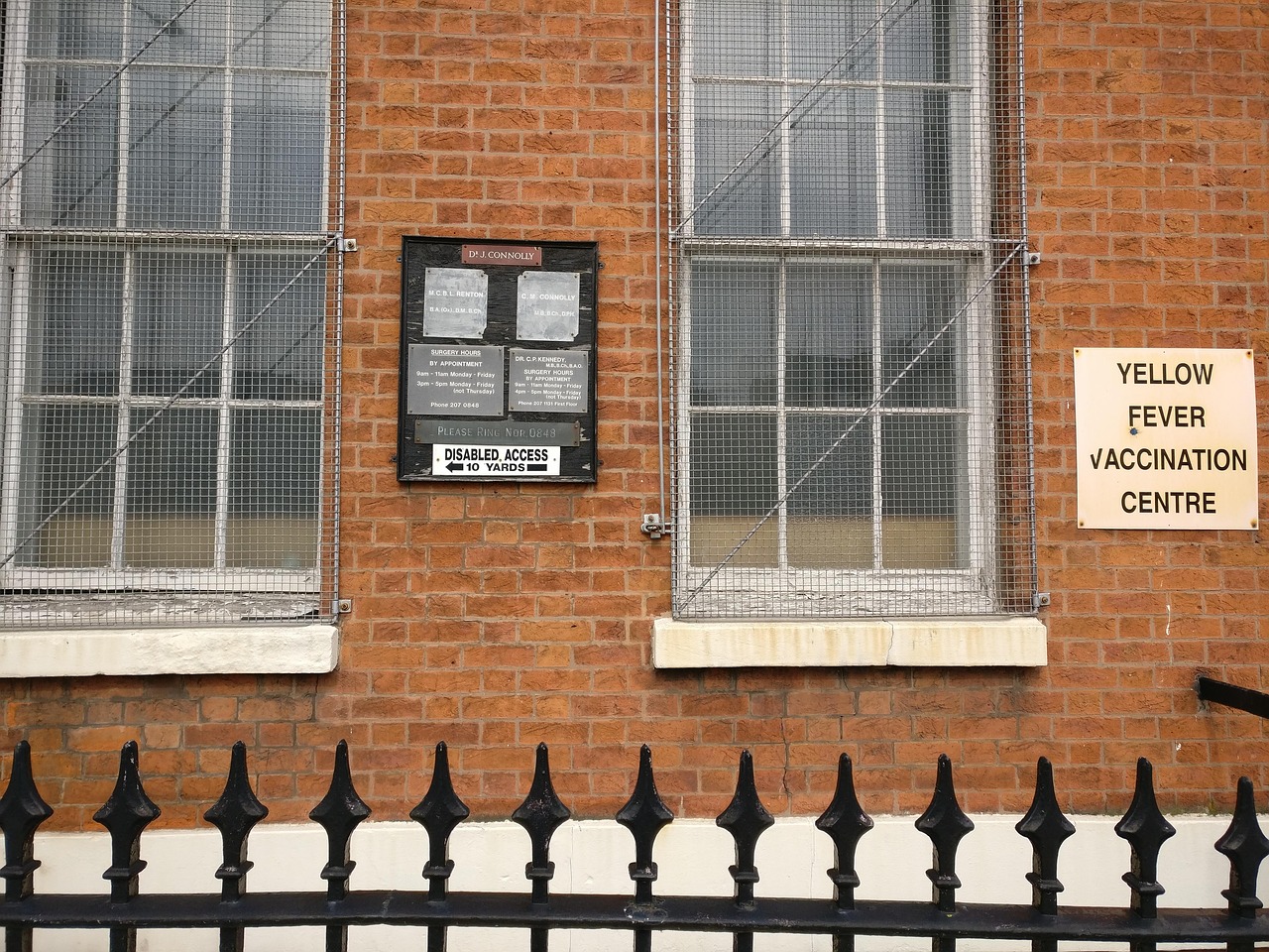 손종원이 인터뷰 중 카메라를 응시하며 진지하게 이야기하는 모습