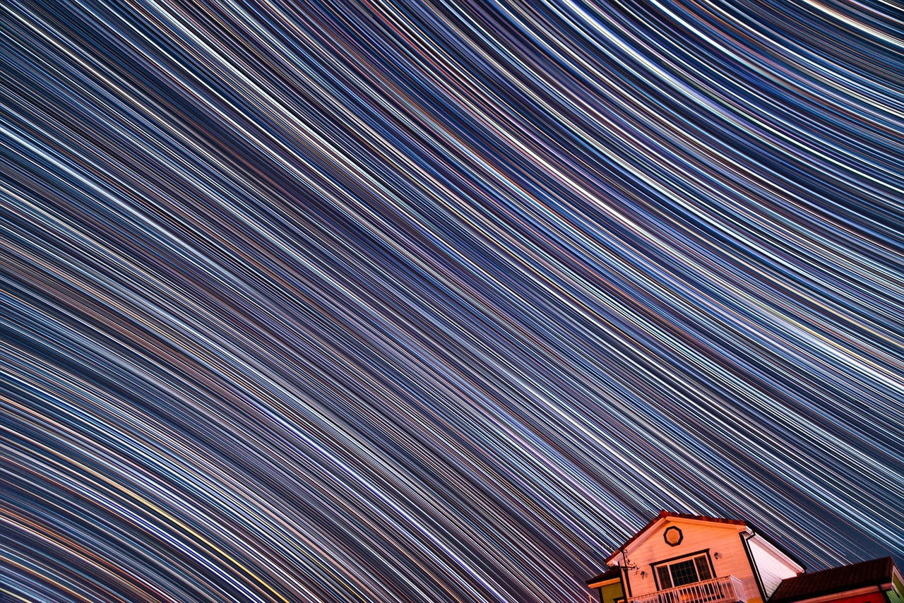 홈택스 웹사이트에서 세금 신고를 진행하는 사용자 모습