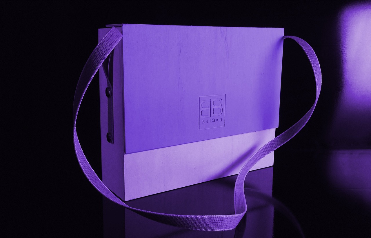 신은수가 팬들과 함께 밝은 미소로 사진을 찍고 있는 모습