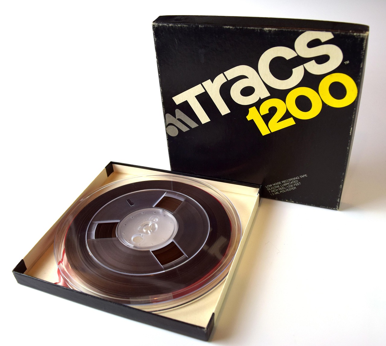 PSG 대 LOSC 릴 경기에서 선수들이 치열한 공방전을 벌이고 있는 장면