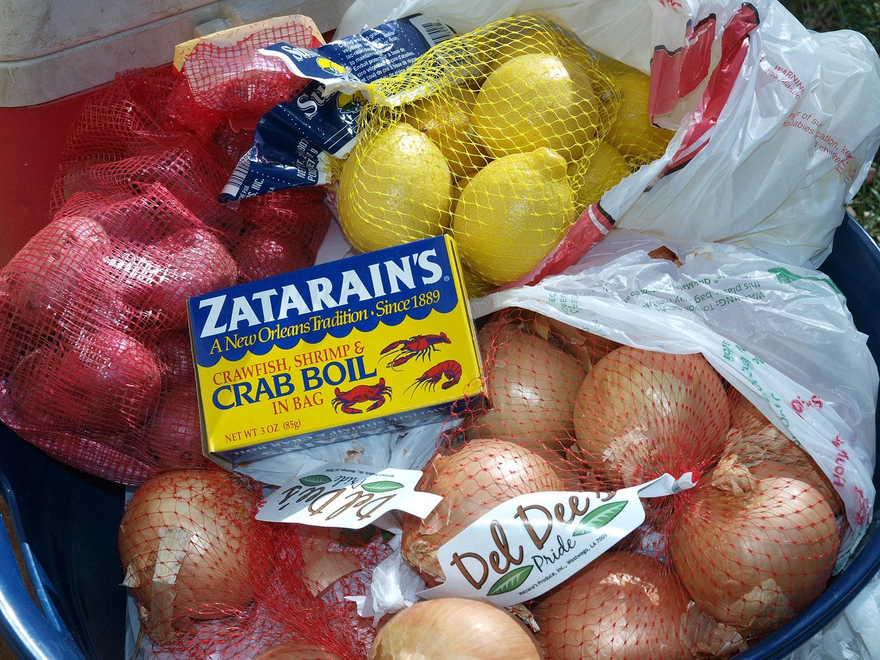 이준석과 전한길의 7시간 공개 토론, 부정선거 논란의 이면을 살펴보다 이준석이 정치 행사에서 연설하는 모습, 청중과 소통하는 장면