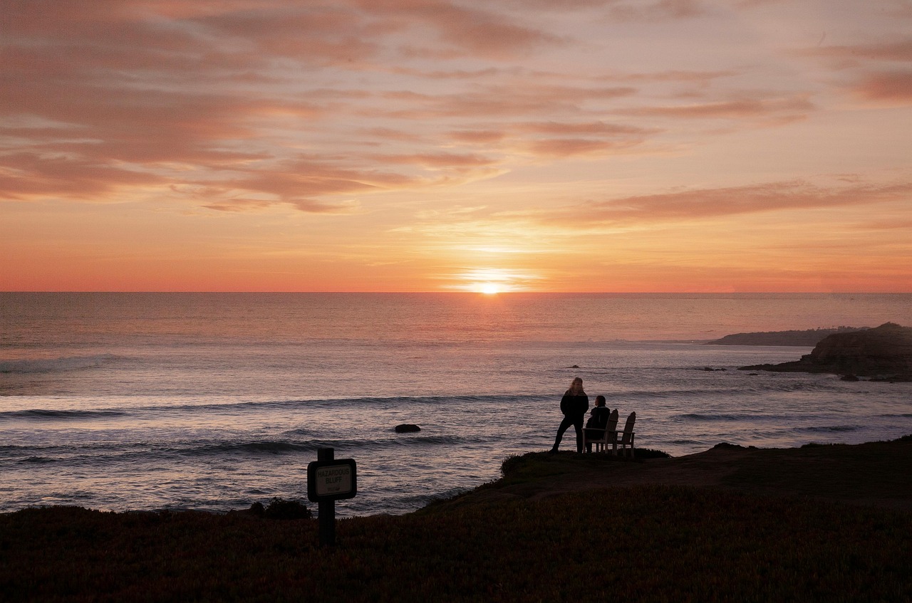 1등들로 불리는 상위 성과자들이 함께 모여 성공의 비결을 나누는 모습