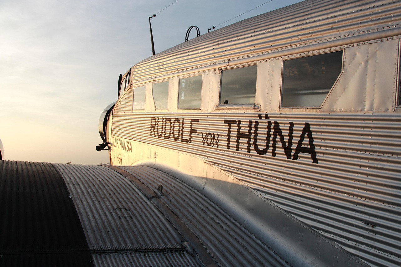 광주 대 전북의 아름다운 경치를 배경으로 한 지역 축제의 풍경