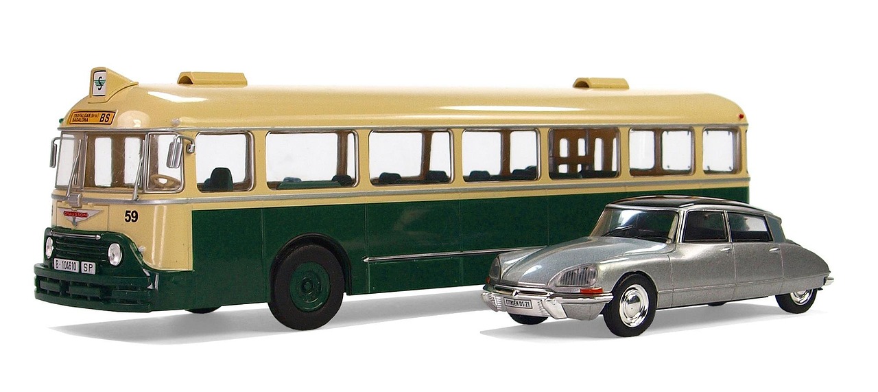 KF-21: 한국의 자주국방 꿈을 이루다 kf-21 전투기가 하늘을 날며 기동성을 보여주는 장면