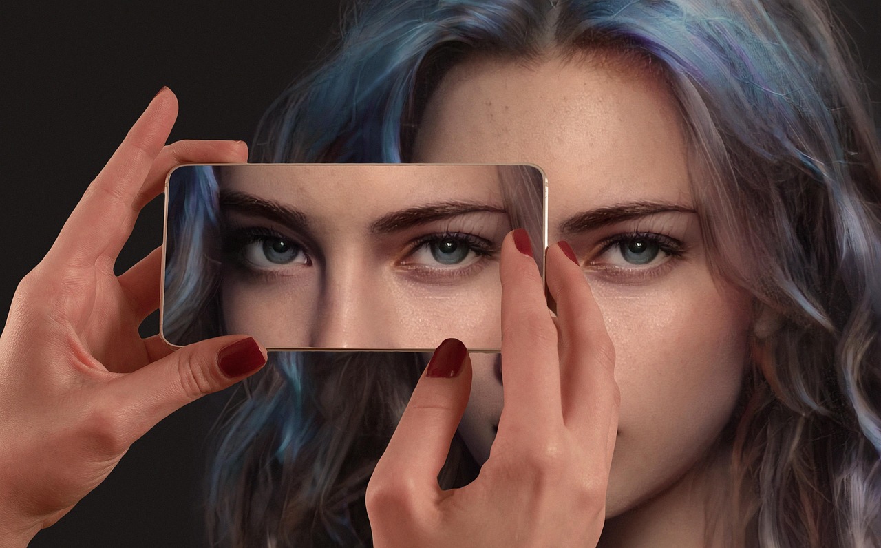 척 노리스, 전설적인 액션 스타의 마지막 인사 강력한 포즈로 서 있는 척 노리스의 멋진 모습과 그의 상징적인 미소