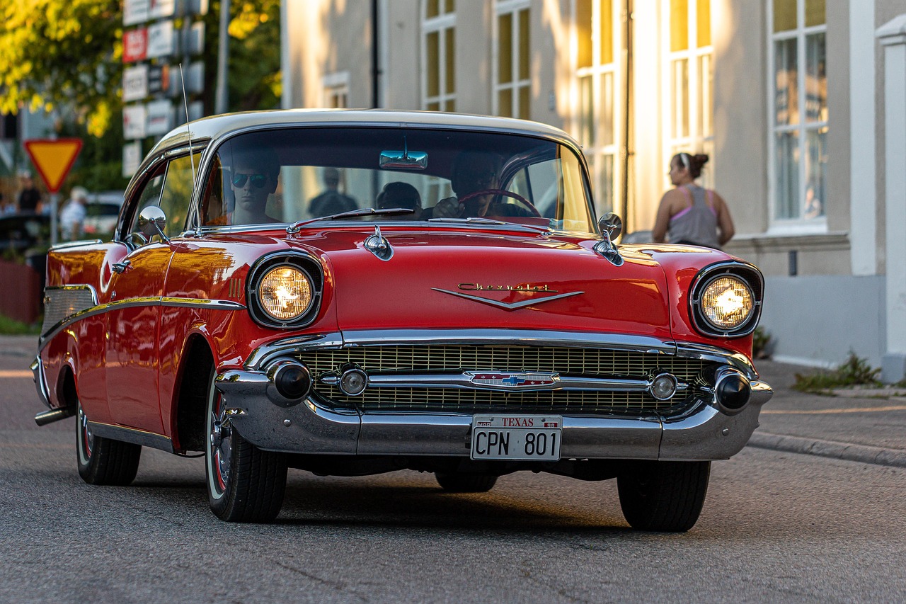 양키스 대 자이언츠 경기 중 선수들이 활발하게 경기를 펼치는 모습