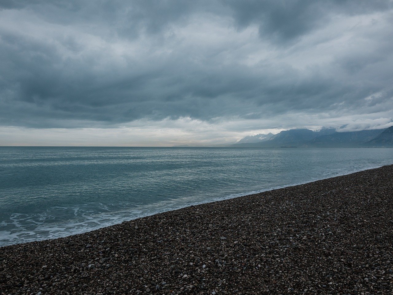 윤여정의 아들, 조늘의 이야기: 가족과 정체성의 조화 윤여정이 영화 시상식에서 수상 소감을 전하는 감동적인 순간