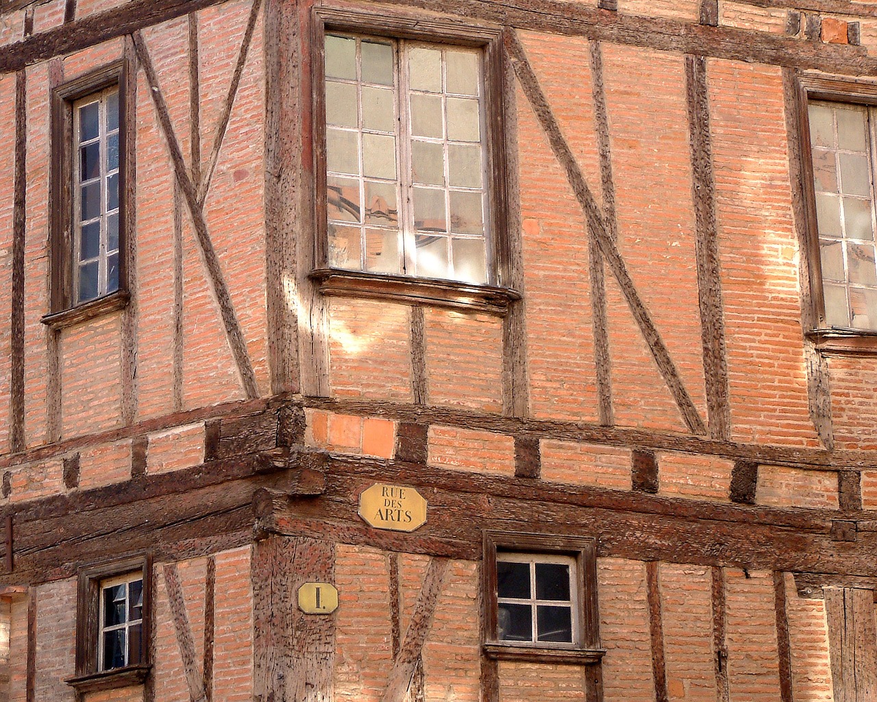 PSG 대 툴루즈 경기를 분석하는 축구 팬들의 열띤 응원 모습