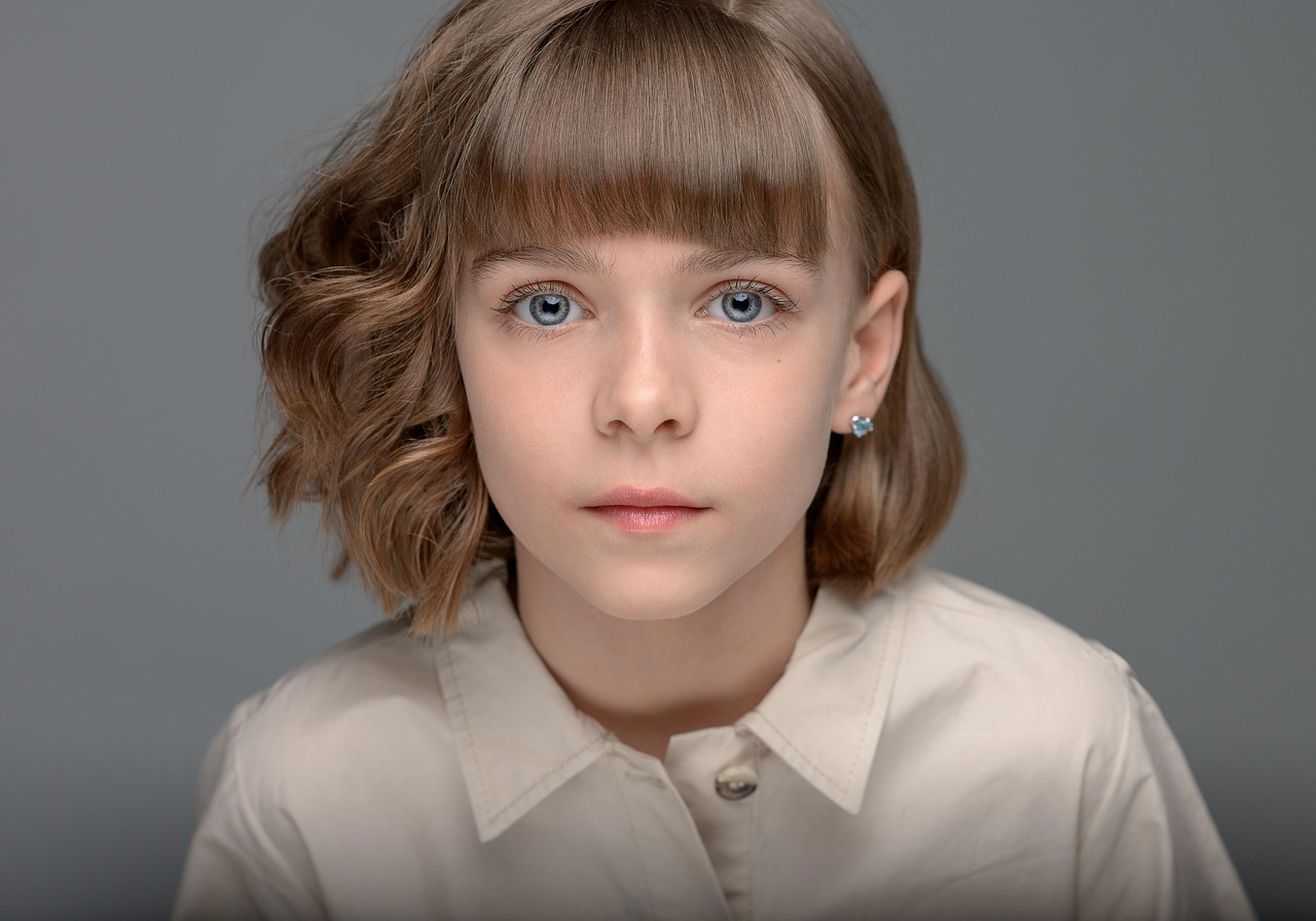 이상화의 아름다움을 표현한 화려한 꽃밭에서의 산책 모습